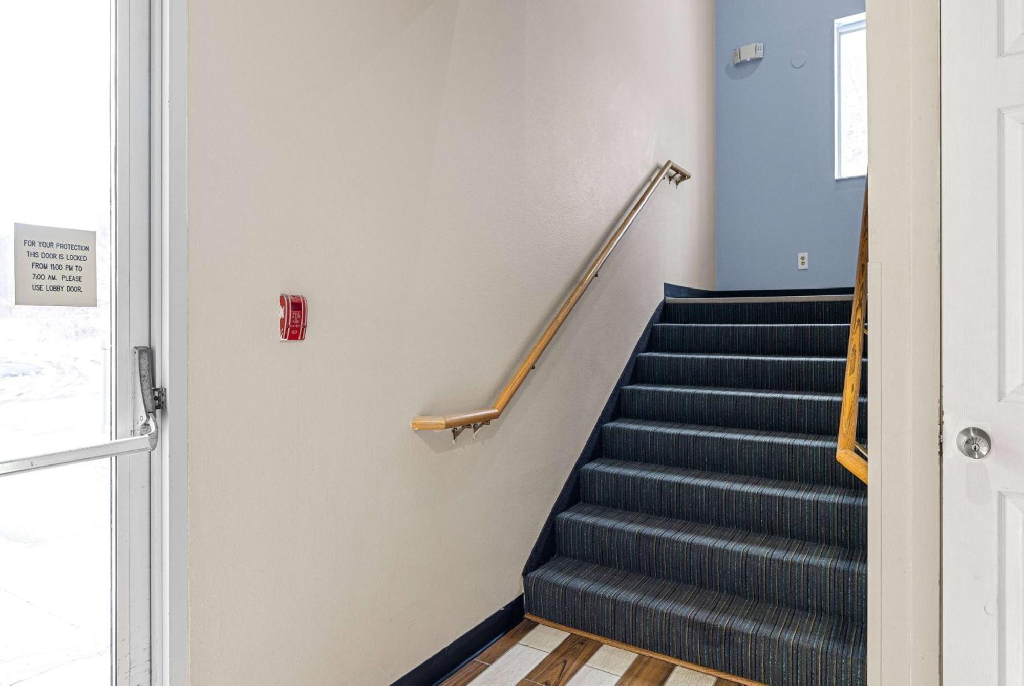Super 8 By Wyndham Pittsburgh/Monroeville Ngoại thất bức ảnh