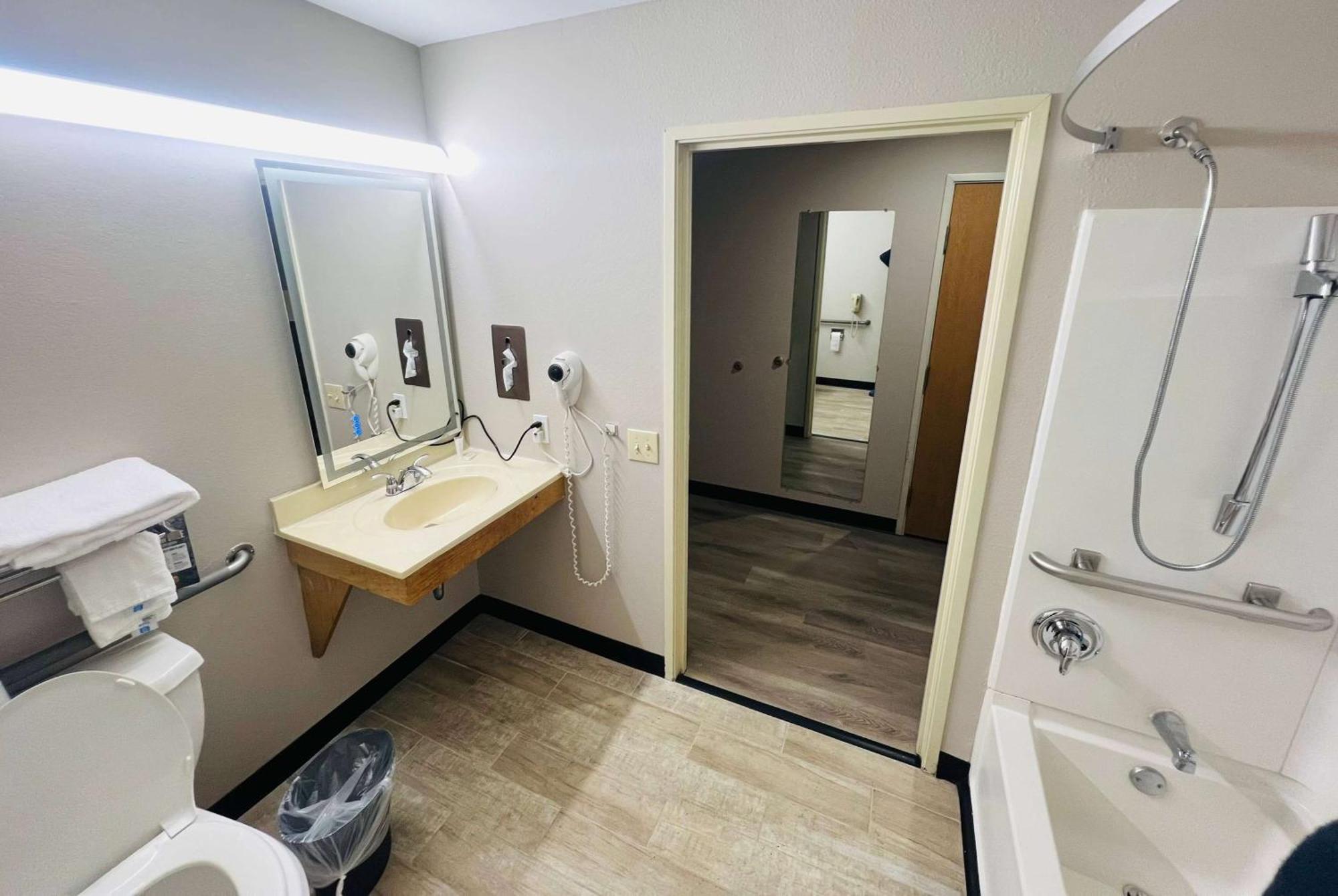 Super 8 By Wyndham Pittsburgh/Monroeville Ngoại thất bức ảnh