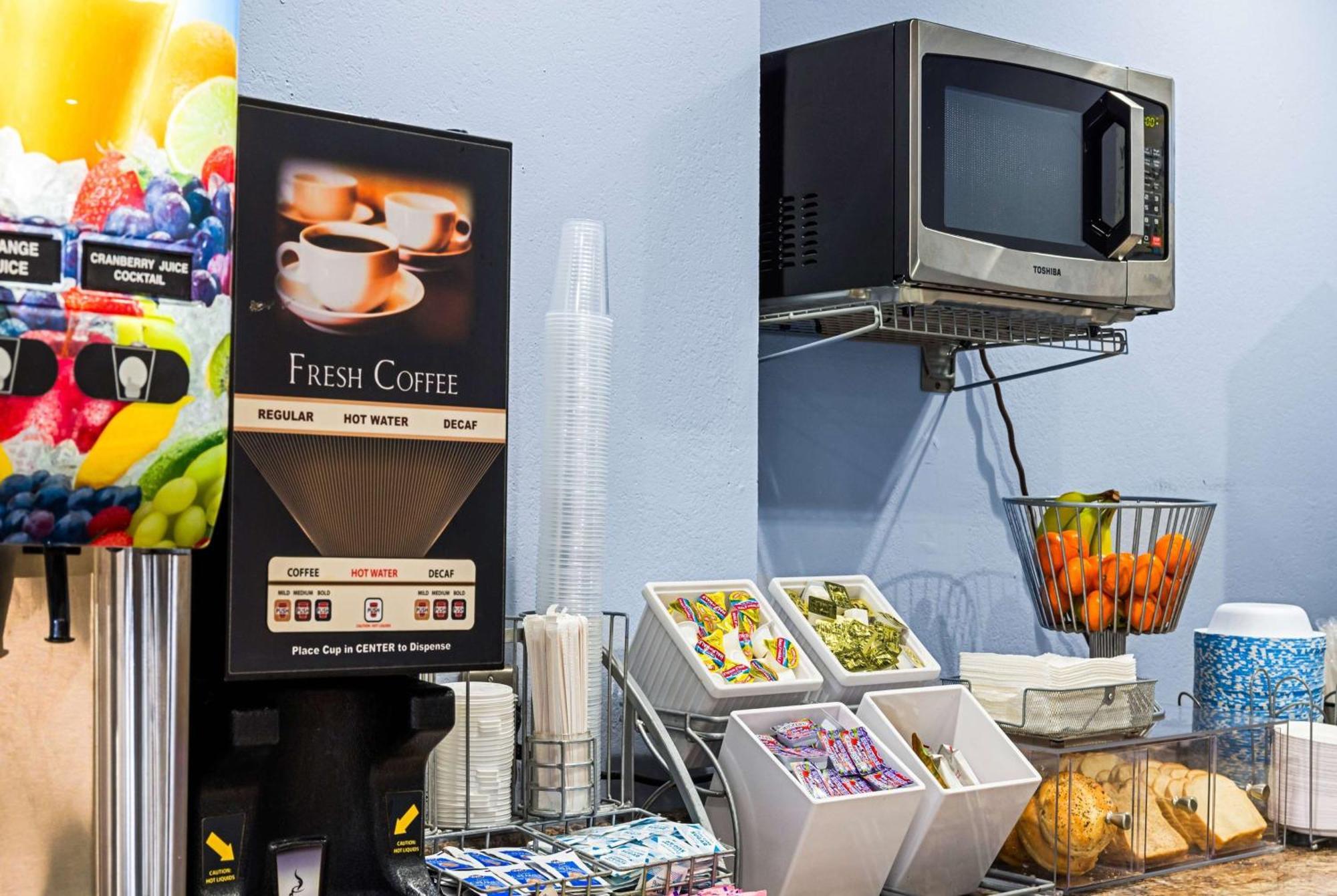Super 8 By Wyndham Pittsburgh/Monroeville Ngoại thất bức ảnh